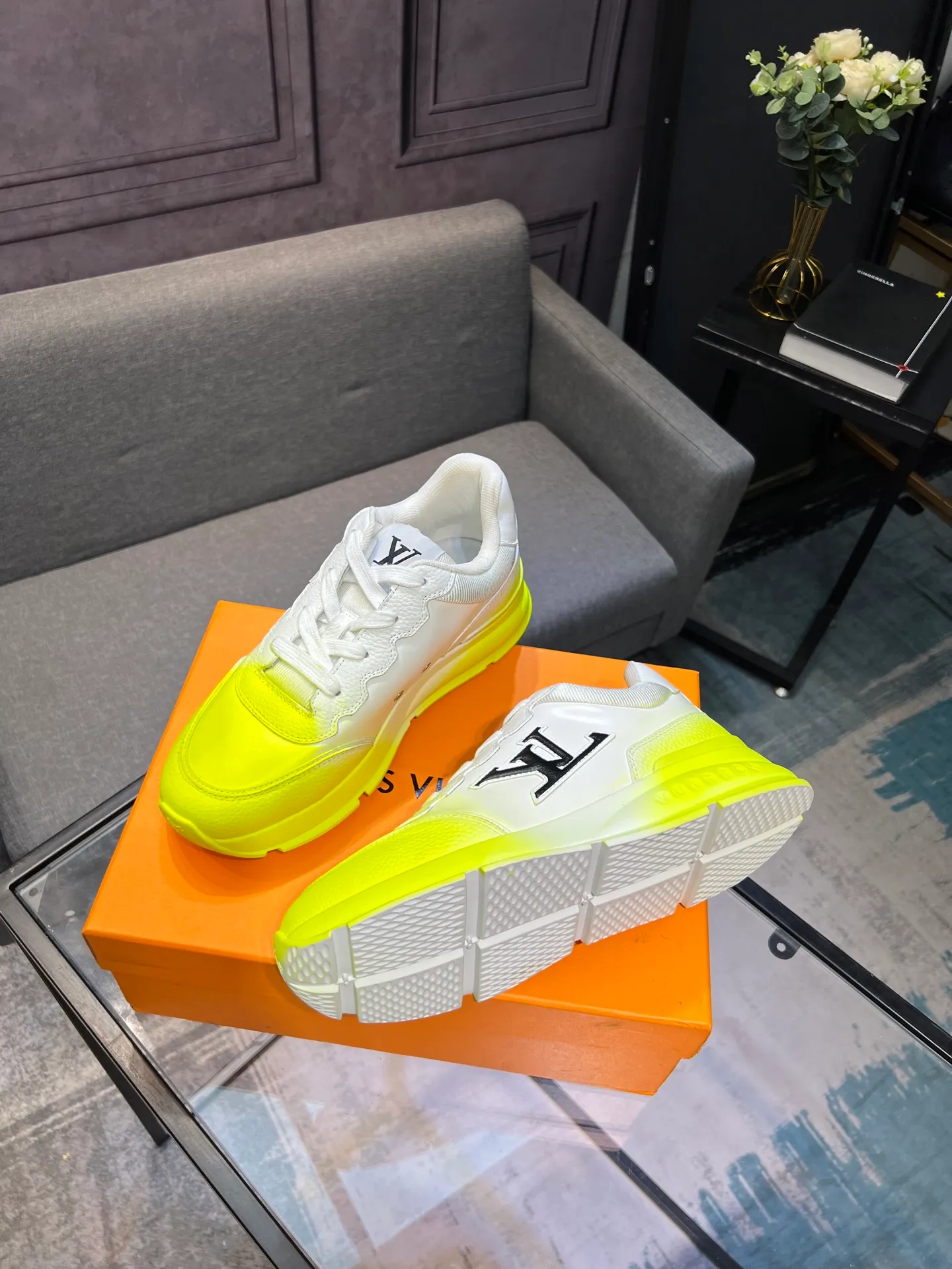 Men's shoes 💰760 LV | Louis Vuitton 2025𝐬𝐬 Spring and summer new styles, couples' models, men's models come out first. The counter focuses on the latest casual shoes. Hard goods are new🆕 ❥Purchase level! Full of high-end feel! A popular model among bloggers at home and abroad, it’s retro and fashionable and looks amazing on your feet! Wear a lot of happiness! Mainly recommended model on the official website★ ▪️Upper: Original custom-made imported calfskin fabric ▪️Inner lining: breathable gauze imported from Italy ▪️Outsole: rubber foam ➕tpu high-end outsole ▪️Shoe size: 36-44 (customized for 45 and 46)